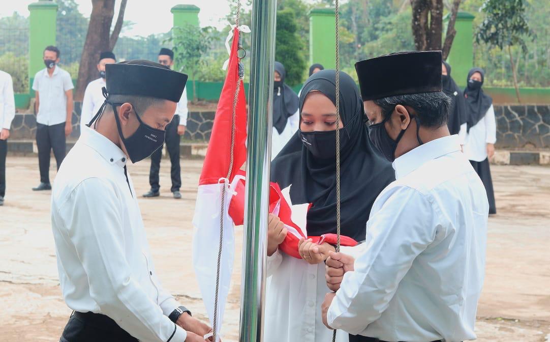 UPACARA HARI GURU NASIONAL 2020