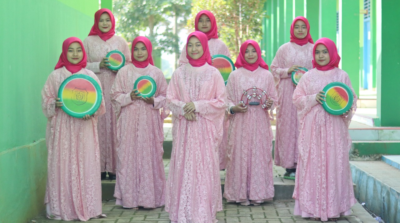 JUARA 1 FESTIVAL QASIDAH DI ULANG TAHUN UJUNG KULON FM OLEH AL-BANAT MAN 4 PANDEGLANG