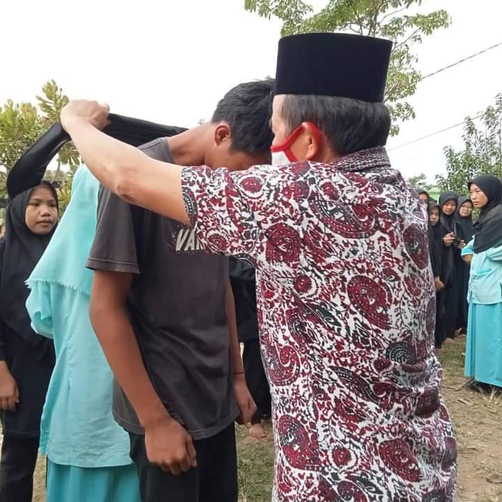 PAKSI MAN 4 Pandeglang mengadakan penyematan logo angakatan VII