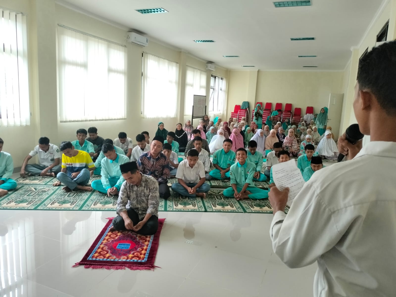 Kegiatan Shalat Dzuhur Berjama'ah